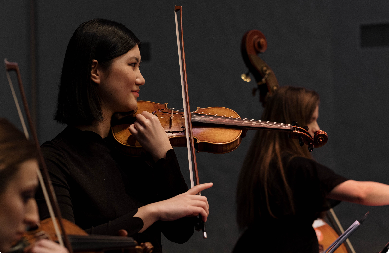 String players performing